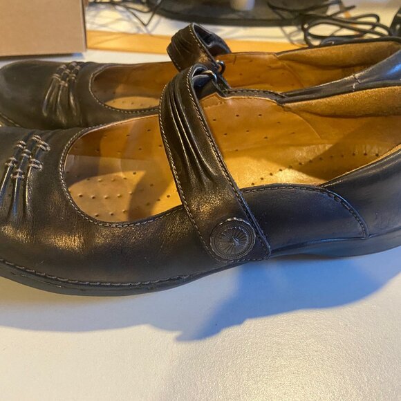 Clarks - Size 7.5M - Mary Jane Style Black Unstructured Comfort Shoes - Picture 3 of 10